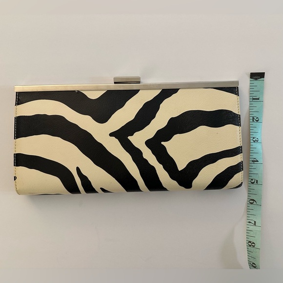 Source Unknown Black and Cream Zebra Clutch - Picture 3 of 4